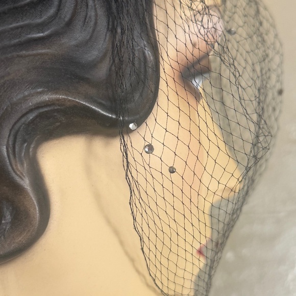 FASCINATING 1950s\' VELOUR CAP WITH FULL VEIL WITH RHINESTONES + FEATHERS main image 6